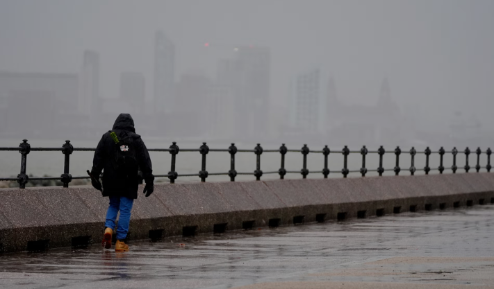 UK weather: Storm Darragh will bring winds of up to 80mph, with an amber wind warning in place